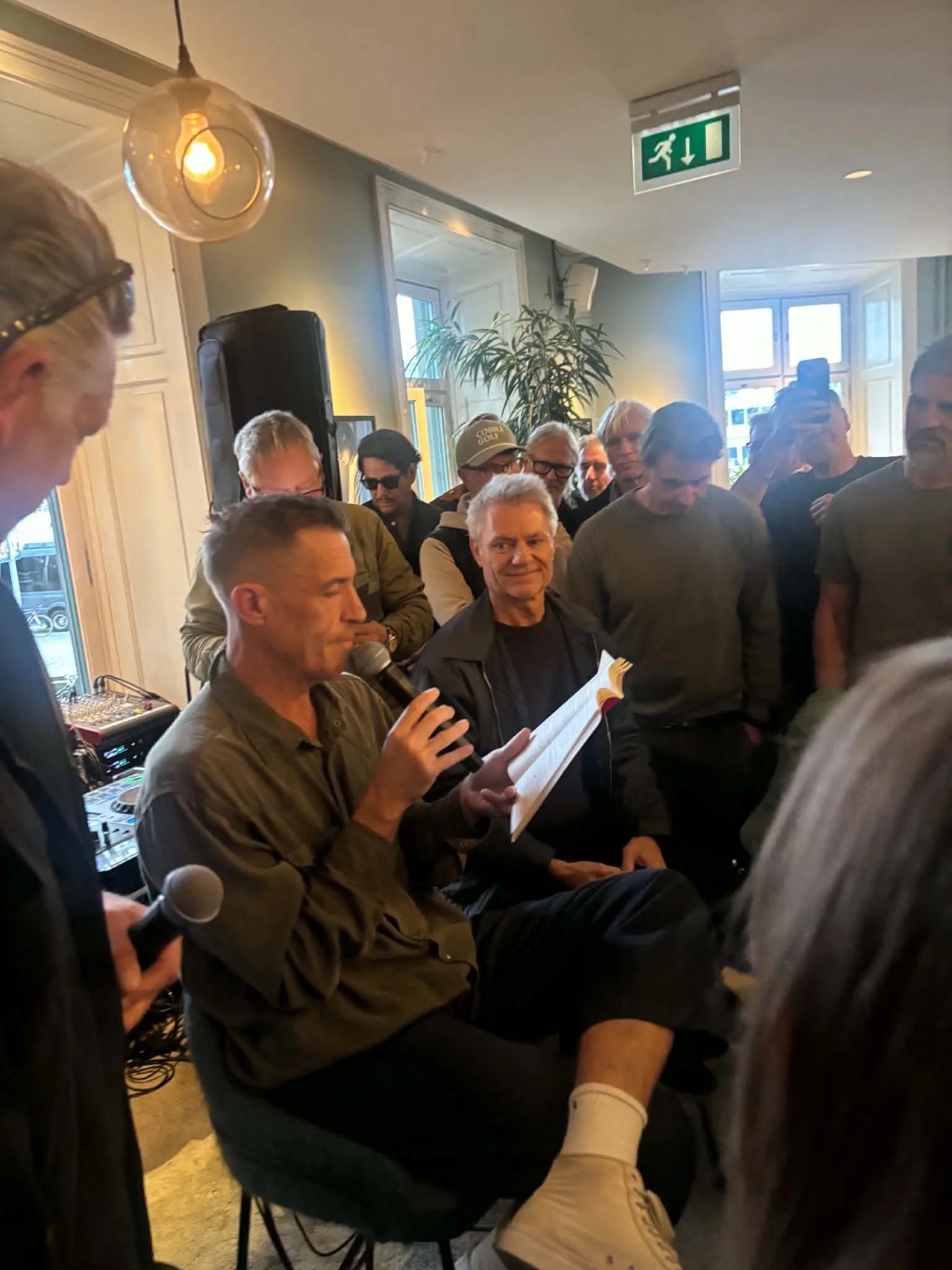 Daniel Månsson och Per Welinder vid bokreleasen i Stockholm